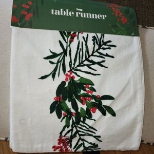 NWT XMAS Velveteen table runner GORGEOUS
